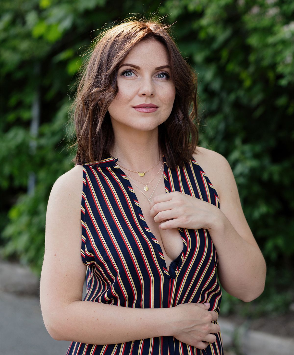 coeur d'alene pain management model with brown hair